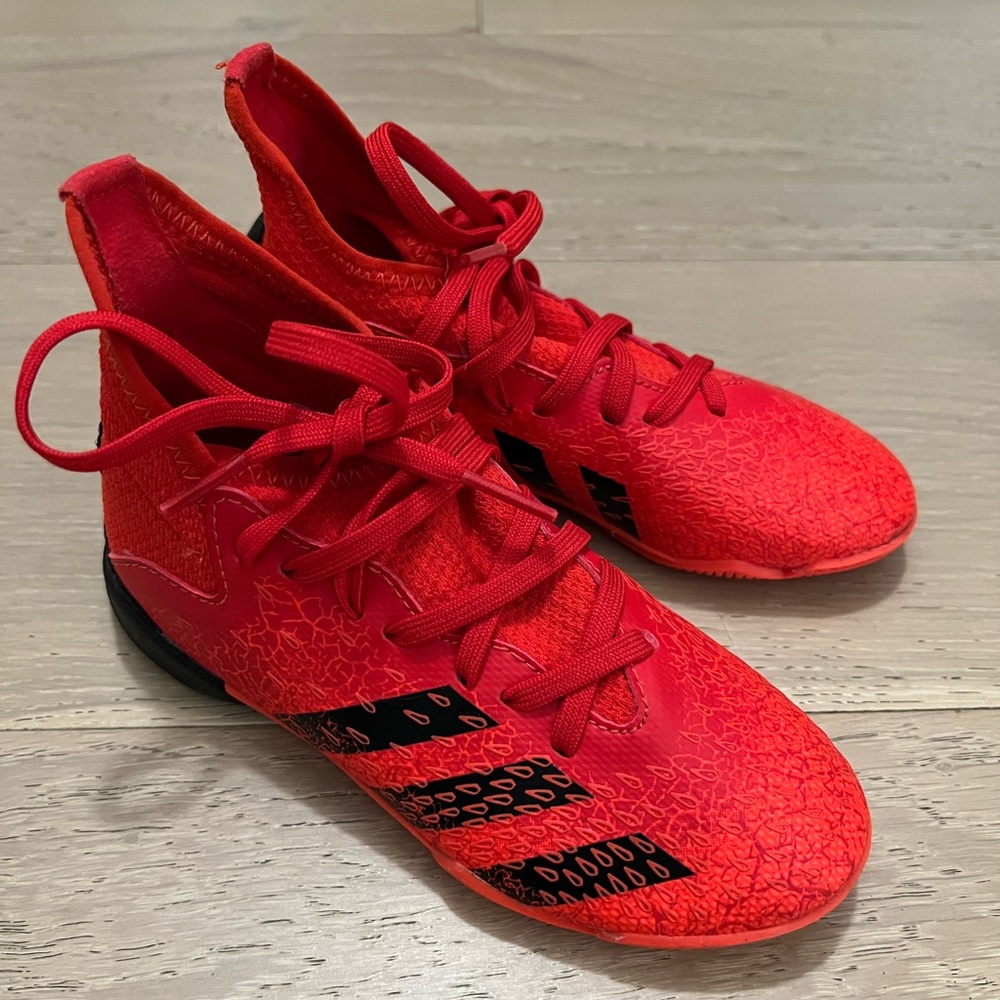 Like New Adidas Predator kids indoor soccer shoes size 11K